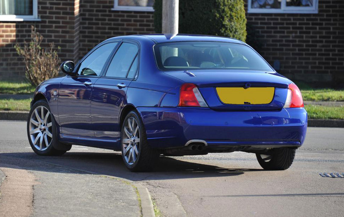 Essential Features of Top Luxury Sports Sedans