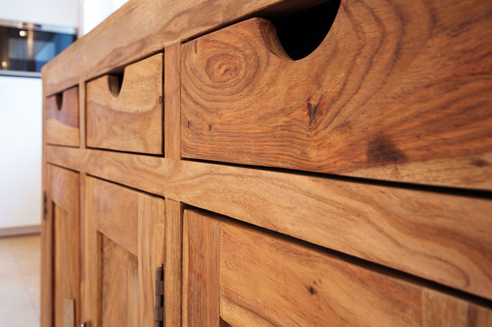Advantages of Choosing Reclaimed Wooden Furniture