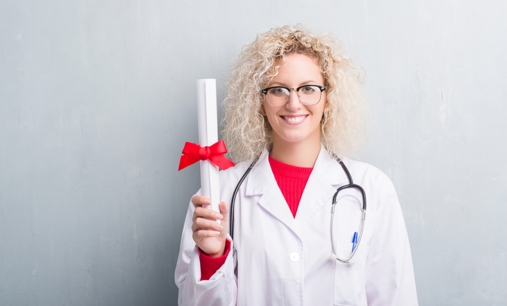 Advantages of Pursuing an Online Degree in Healthcare Management
