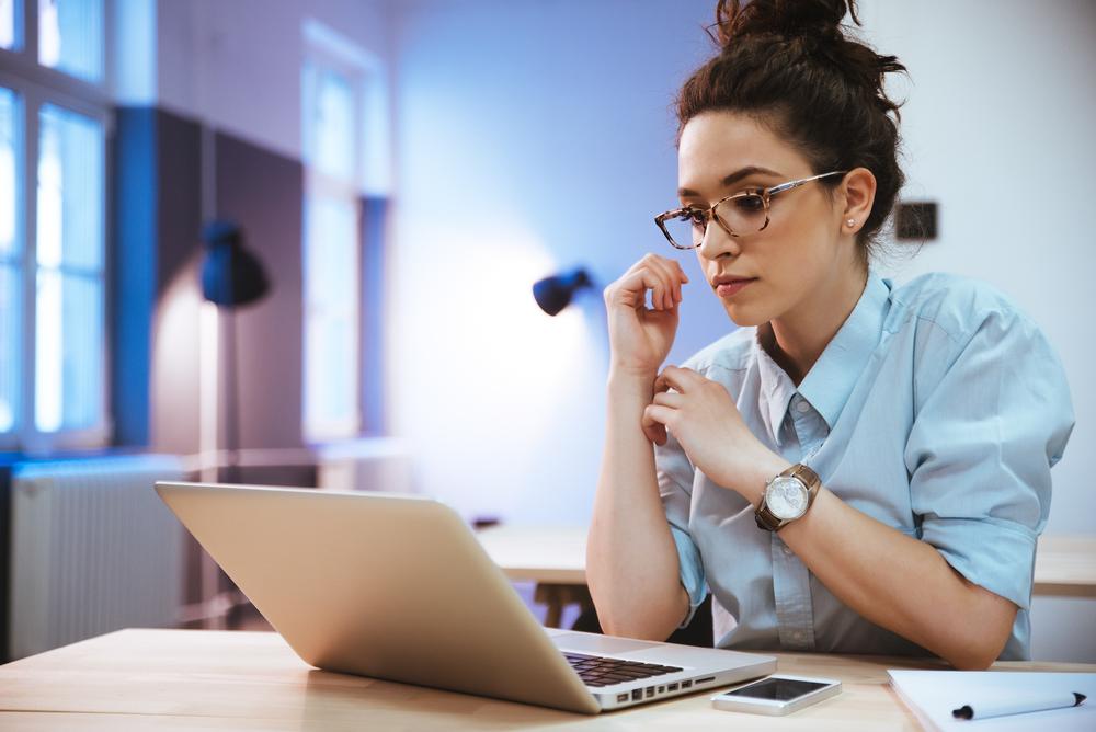Expert Guide to Choosing the Perfect Business Laptop: Operating Systems and Key Features Explored