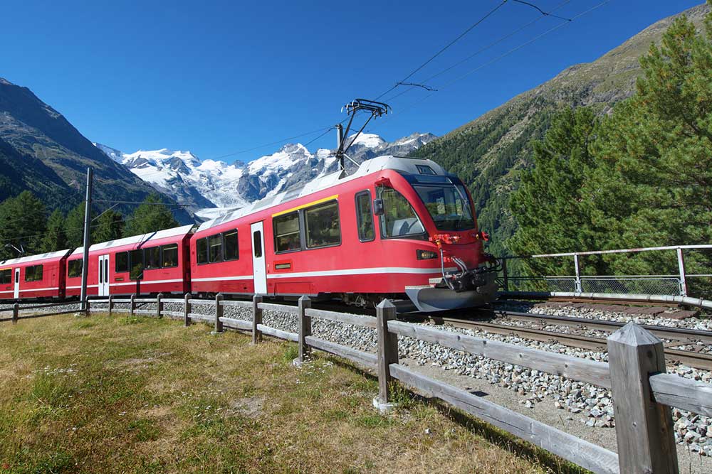 Top 4 Scenic Train Tours for an Unforgettable Travel Experience