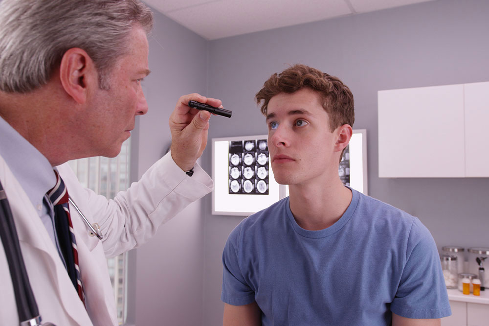 Guide to Choosing the Right Eye Specialist: Tips, Considerations, and Costs