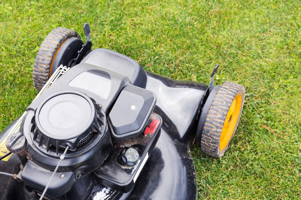 Strategic Timing for Purchasing Lawn Mowers: Maximize Savings with Seasonal Sale Tips