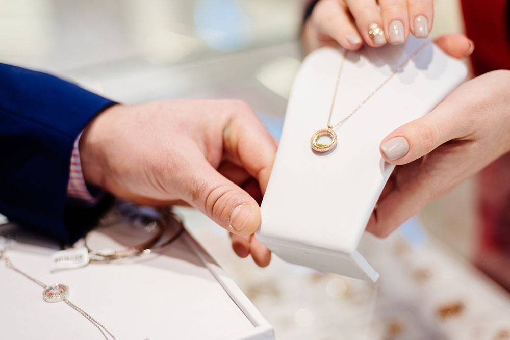 Ultimate Guide to Cyber Monday Jewelry Deals in 2023: Top Discounts You Can't Miss