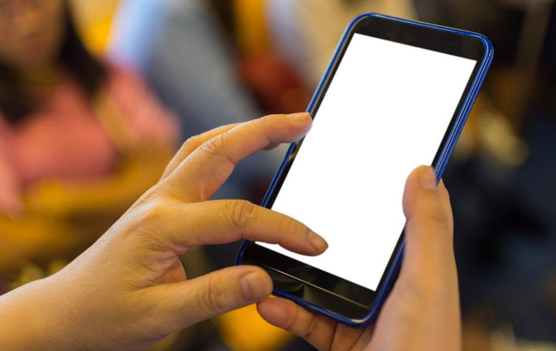 Smart Budgeting Tips for Seniors to Reduce Cell Phone Costs