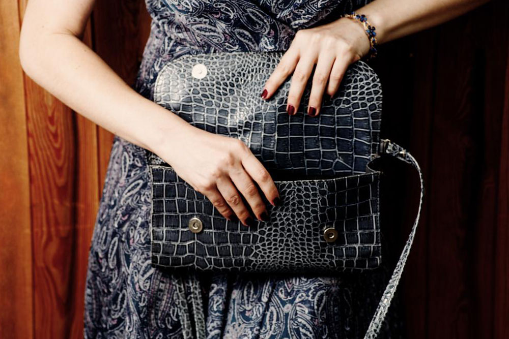 How to Identify Counterfeit Designer Handbags: Essential Tips
