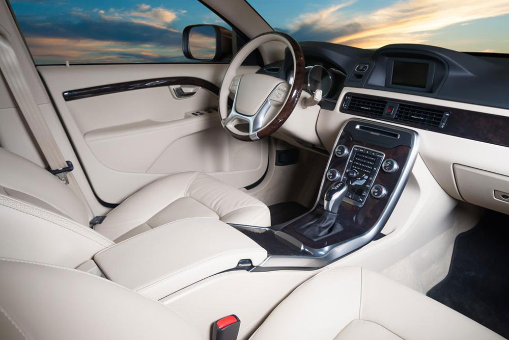 Simple Tips to Maintain Your Car's Interior Cleanliness
