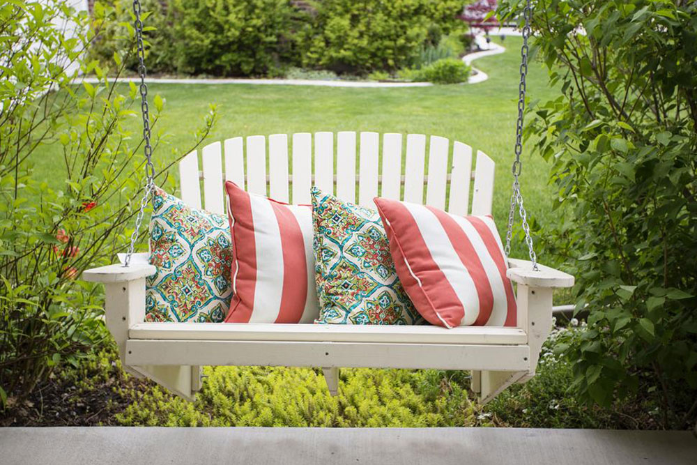 Everything You Should Know About Outdoor Porch Swings