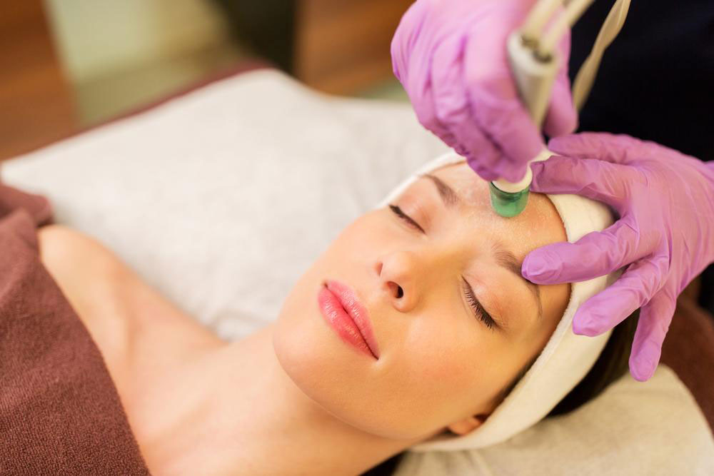 Essential Tips for Securing Cosmetology School Scholarships