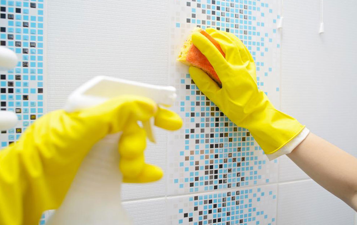 Effective Bathroom Cleaning Tips with Top-Recommended Products