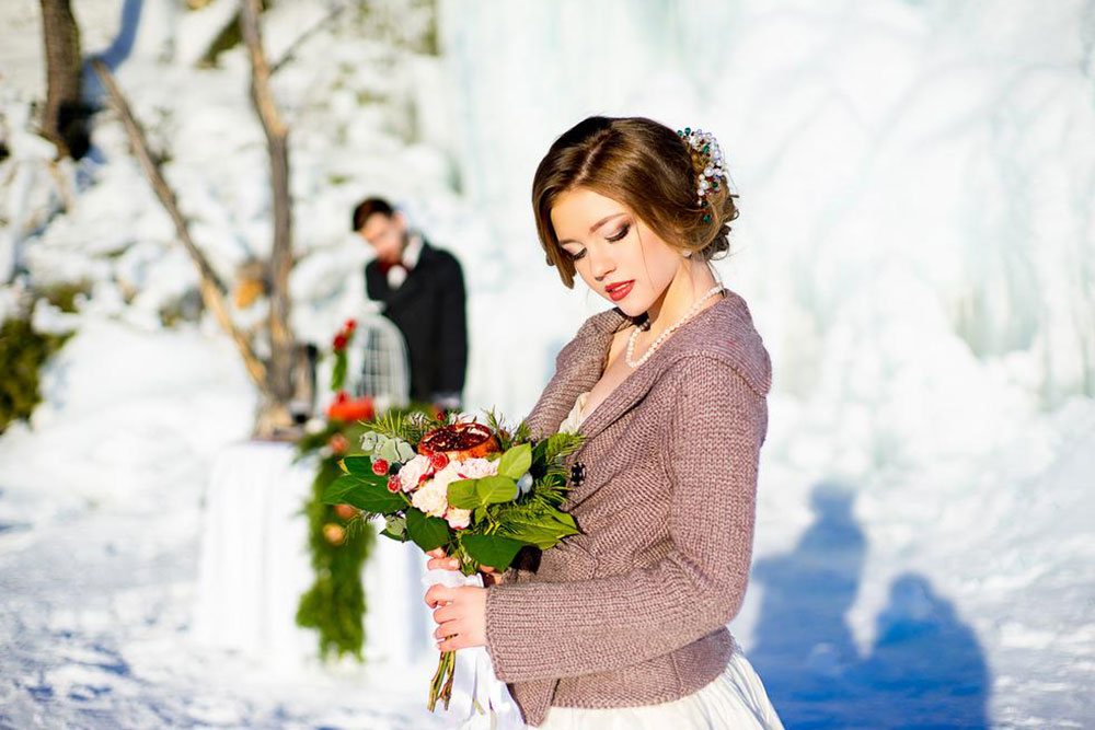 Creating a Fresh and Natural Christmas Floral Decor