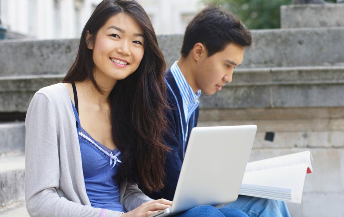 Top 5 Online Courses to Master Business English for Non-Native Speakers