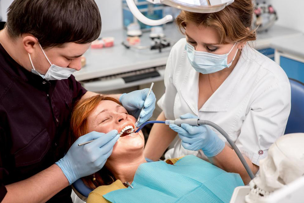Advantages of Choosing Dental Implants for Tooth Restoration