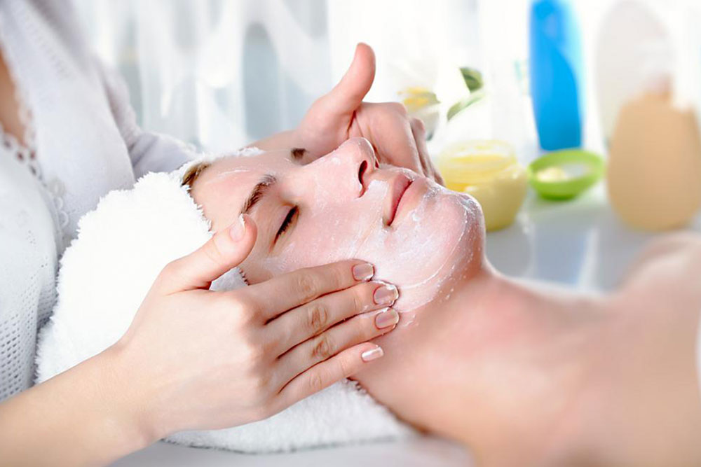 Selecting the Perfect Facial Cleansers: A Complete Guide
