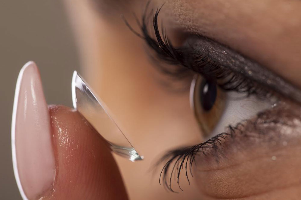 Guide to Buying Contact Lenses Online: Tips, Deals, and Best Practices