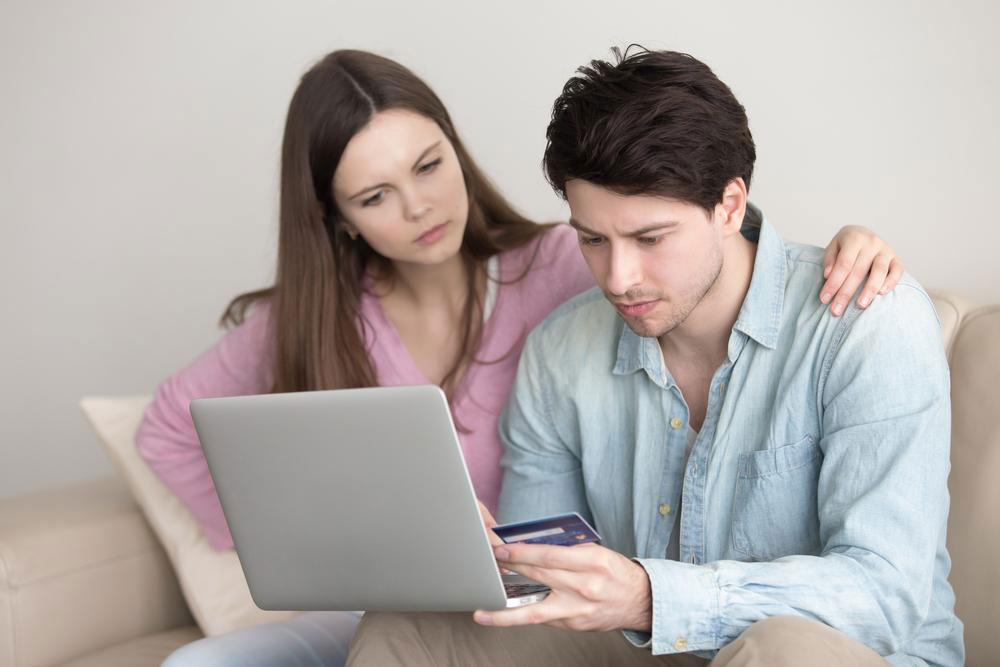 Essential Tips for Purchasing Contact Lenses Online