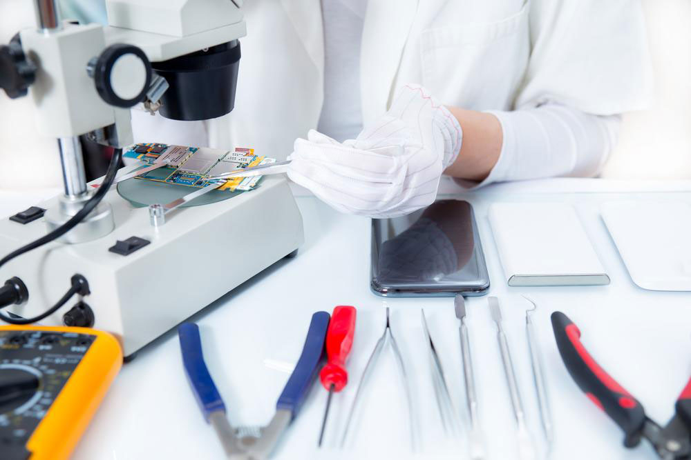 Essential Soft Skills Every Nail Technician Must Develop