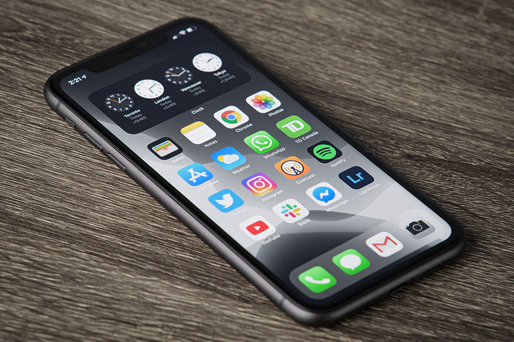 Comparing the iPhone 12 Mini and iPhone 12: Key Differences