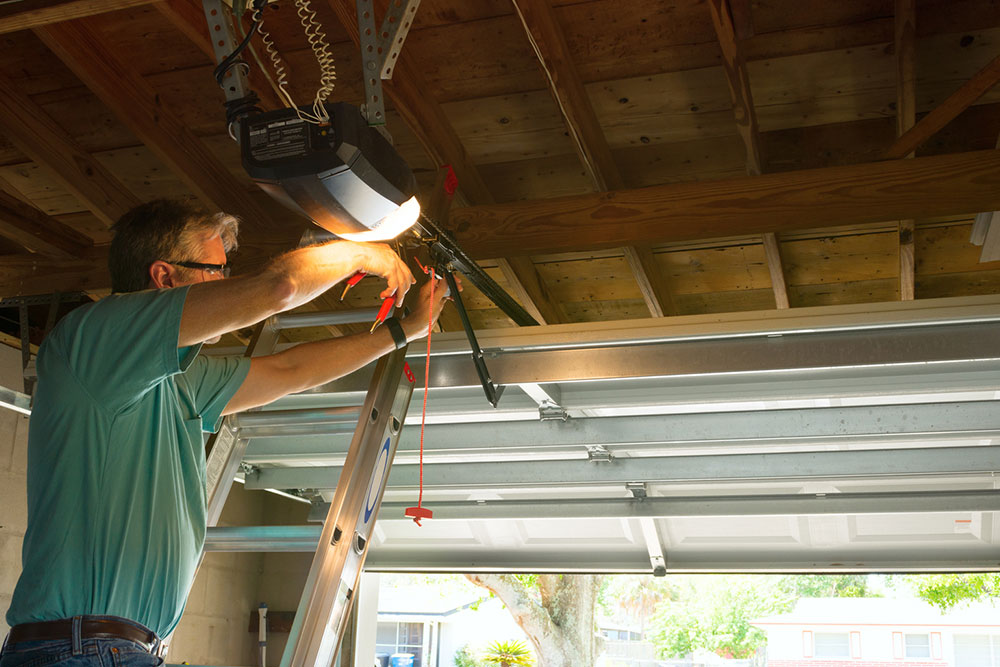 Essential Tips for Selecting a Reliable Garage Door Repair Service