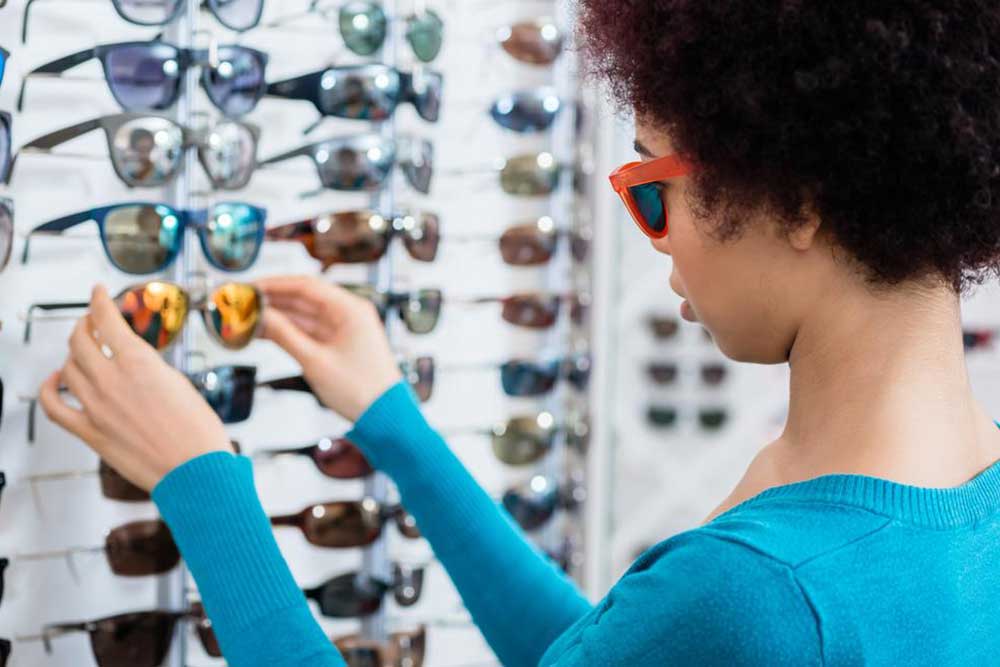 Discover Trendy Ray-Ban Eyewear and Sunglasses Selections