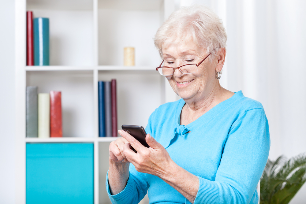 Comprehensive Guide to Senior-Friendly Mobile Devices for Enhanced Safety and Connectivity
