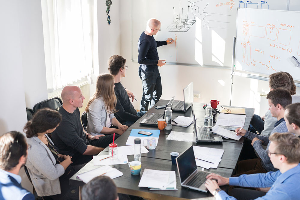 Digital Commerce: Strategies, Models, and Leading Platforms