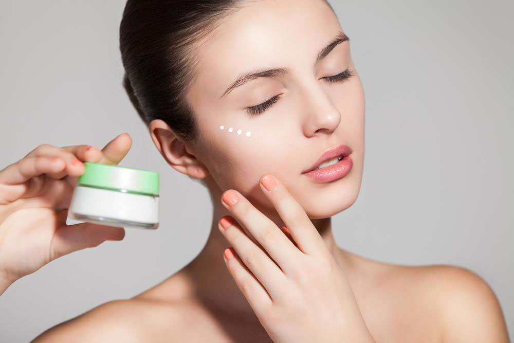 Natural Remedies to Brighten Under-Eye Areas and Reduce Dark Circles Effectively