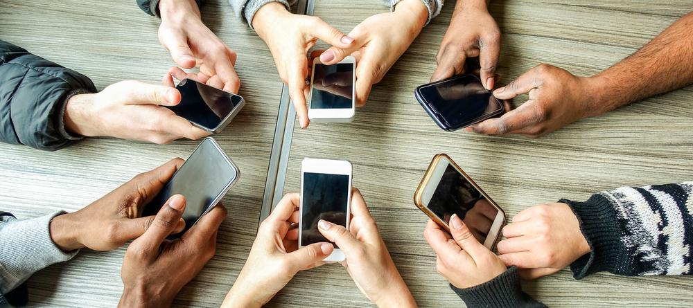 Comparing Samsung Smartphones with Leading Competitors