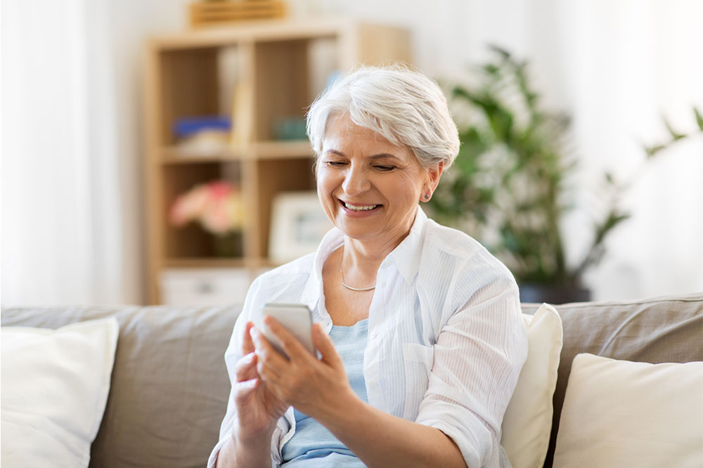 Essential Guide to Free Mobile Phones for Seniors and Their Plans