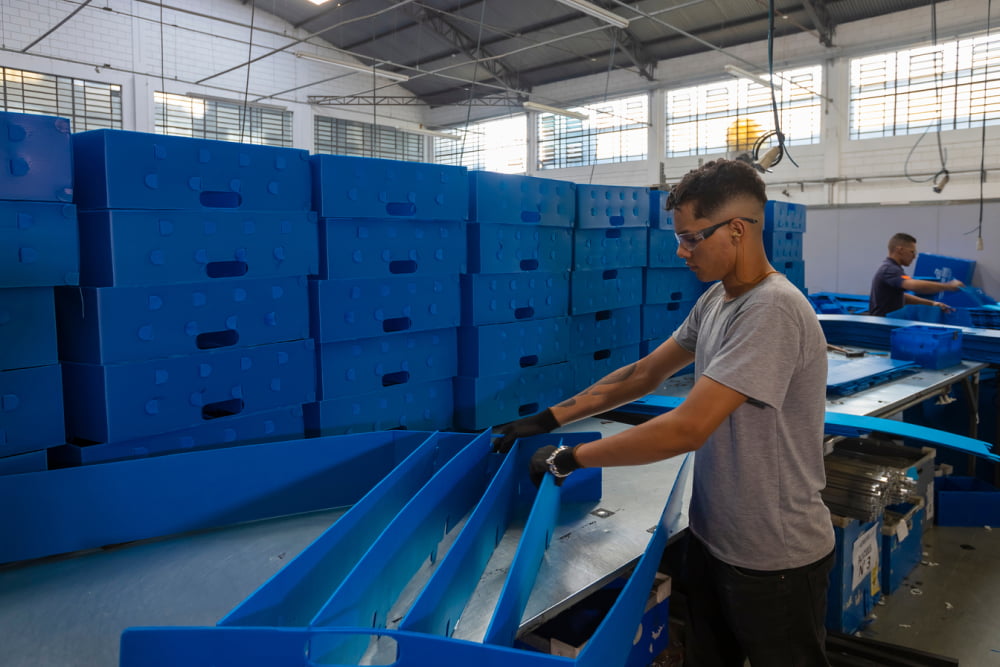 Key Industrial Machinery in Plastic Manufacturing
