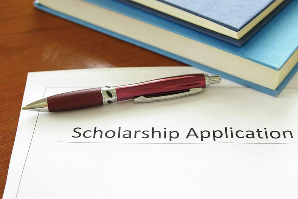 Overview of Tuition-Free Grants and Scholarships for College Students