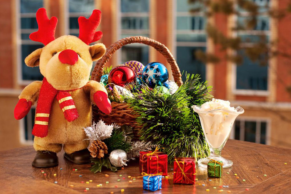 Top 5 Festive Gift Ideas for Office Colleagues This Christmas