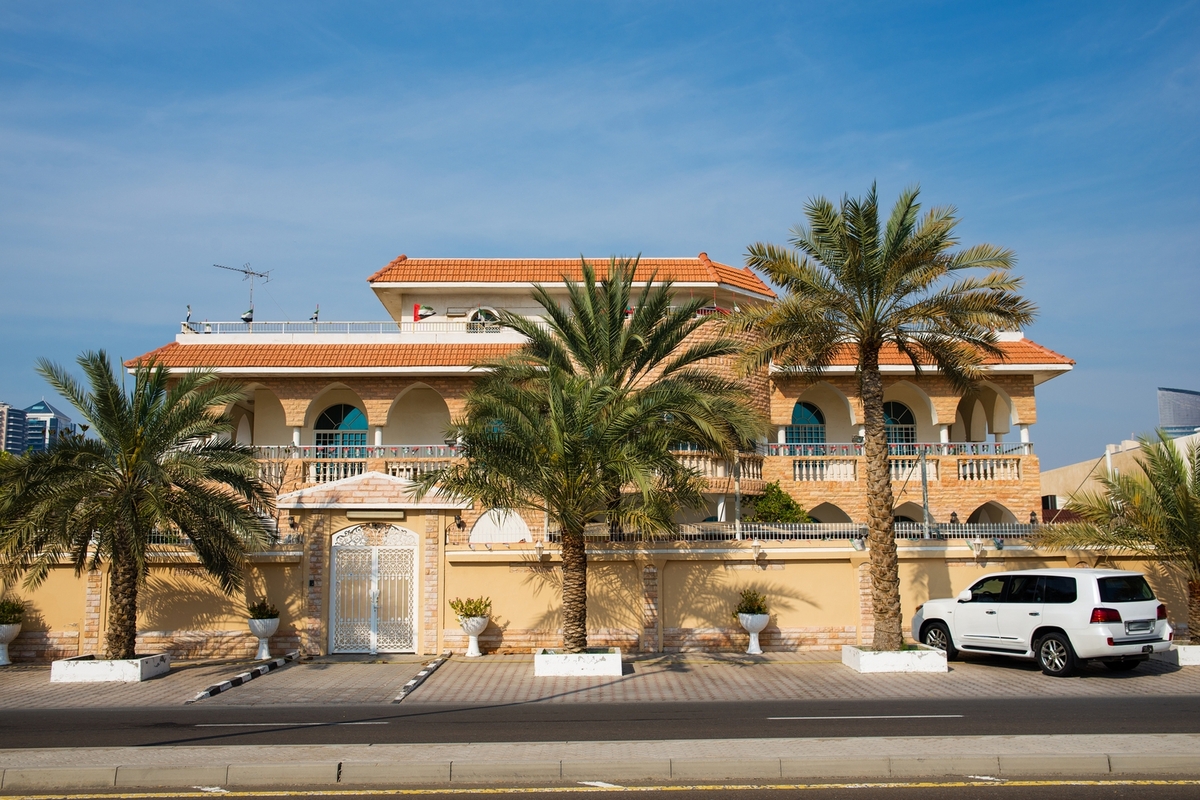 Ultimate Guide for UK Investors: Navigating Dubai Villa Prices and Market Trends