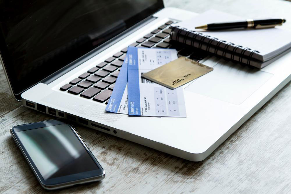 Advantages and Potential Drawbacks of Combining Credit Card Debts via Consolidation Loans
