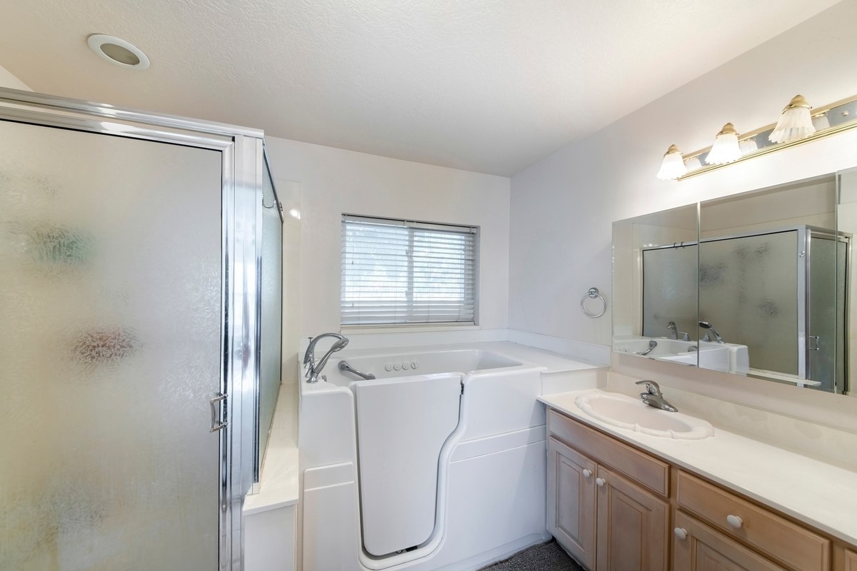 Essential Guide to Walk-In Bathtubs for Seniors in Canada