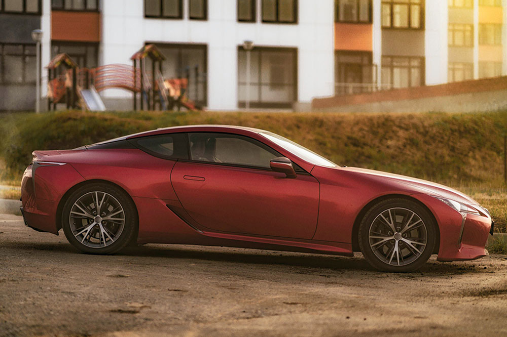 Comprehensive Guide to the Lexus ES 350 Sedan: Features, Variants, and Performance