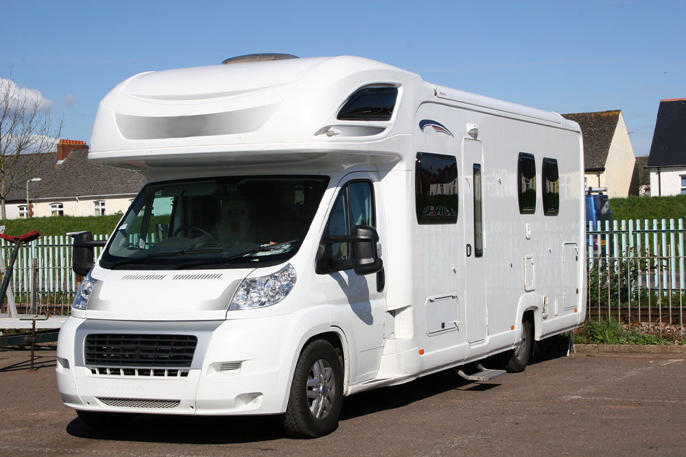 Guide to Campers and Recreational Vehicles: Types, Features, and Buying Tips