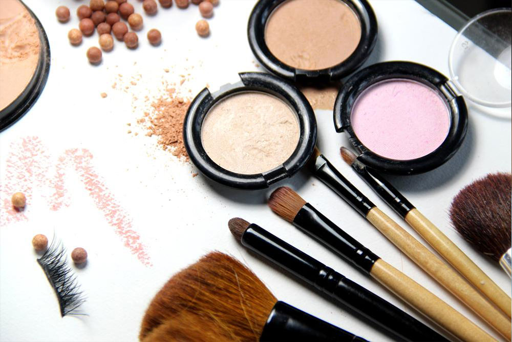 Guide to Securing Free Makeup Samples