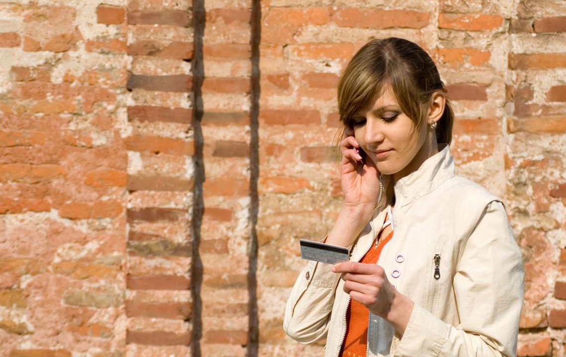 Advantages and Drawbacks of Using Travel Credit Cards