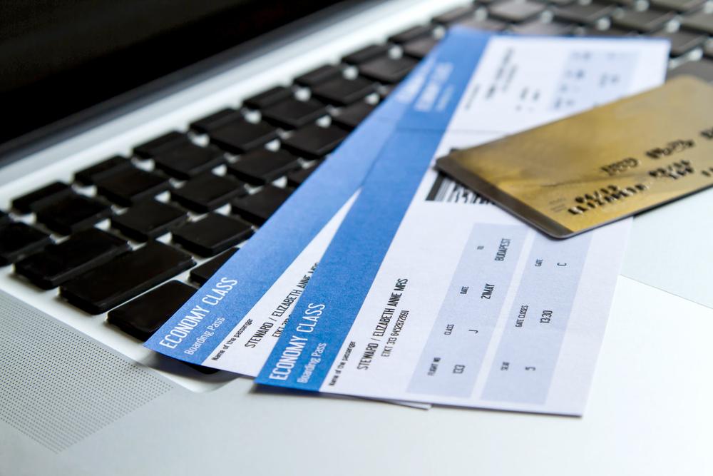 Choosing Between Cashback and Travel Rewards Credit Cards: Essential Tips