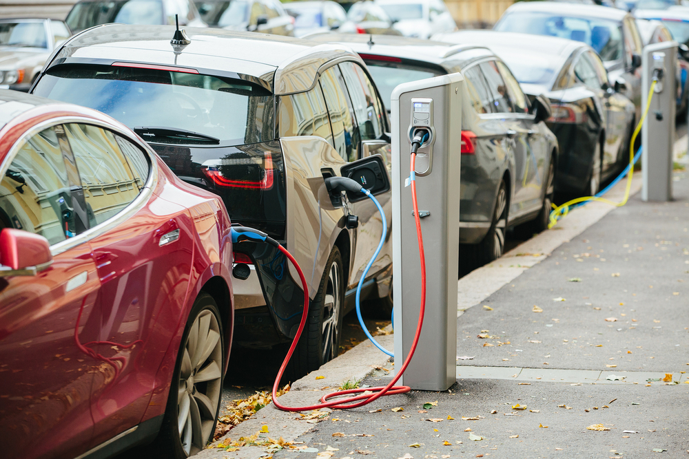 In-Depth Guide to Electric Vehicles: Benefits, Selection Tips, and Top Models