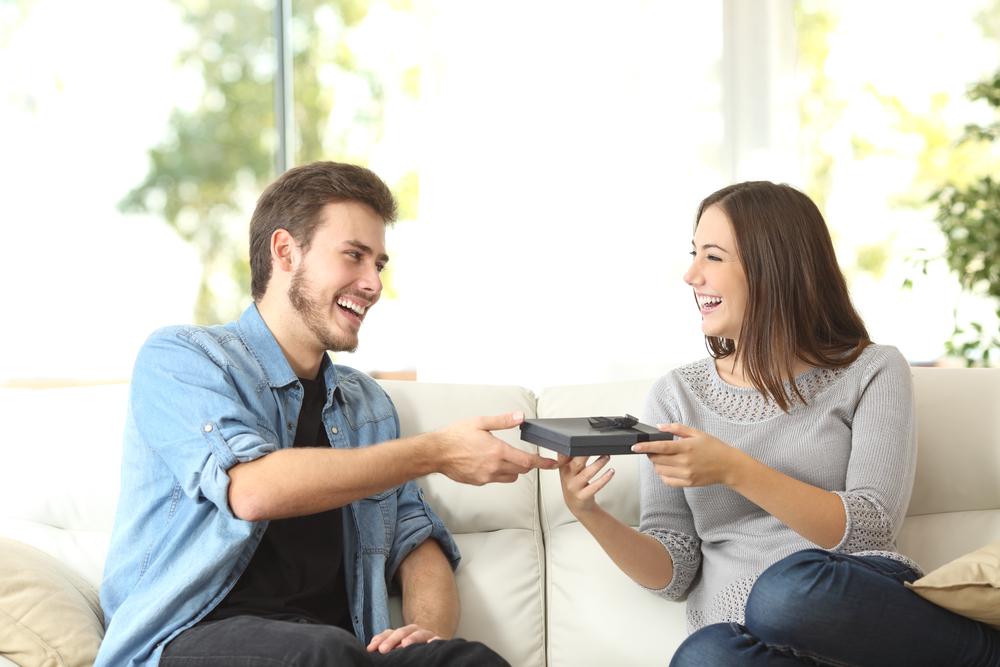 Top 10 Thoughtful Anniversary Gift Ideas