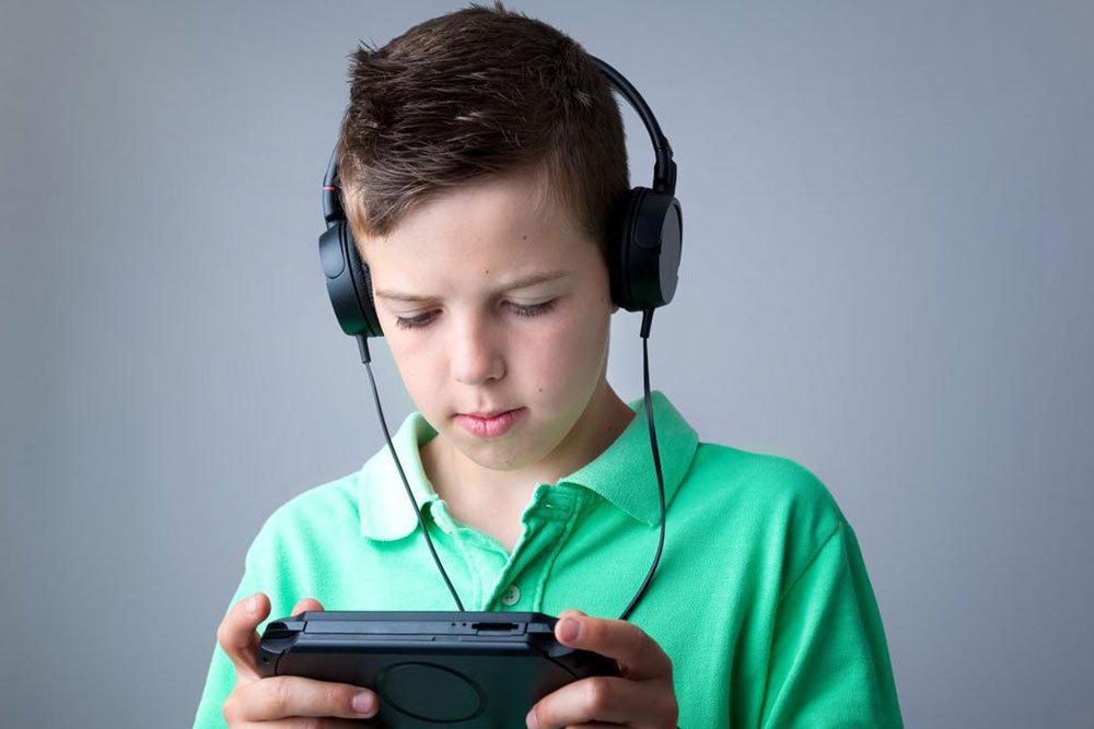 Innovative Gaming Devices: Apple and Leading Consoles in Focus