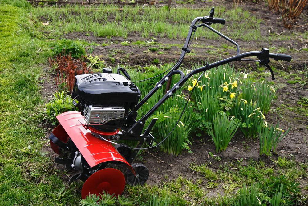Advantages of Choosing a Compact Garden Tiller