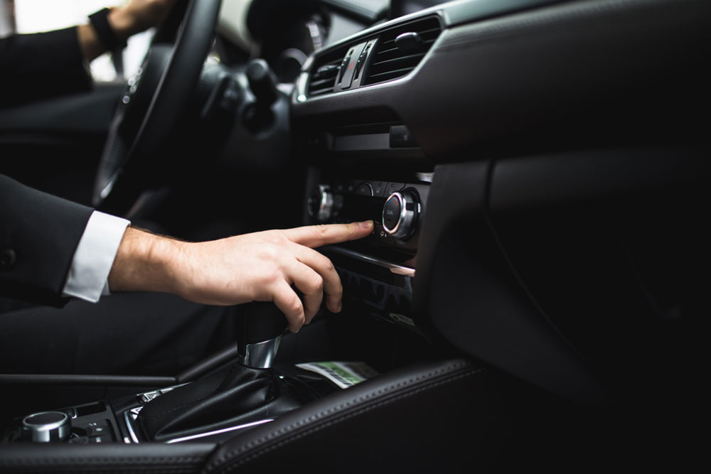 Essential Factors When Purchasing a Mercedes-Benz Vehicle