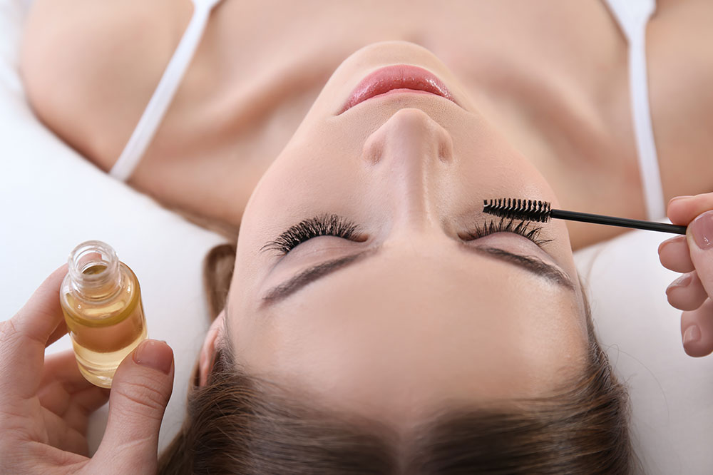 Top 4 Dermatologist-Recommended Eyelash Growth Boosters