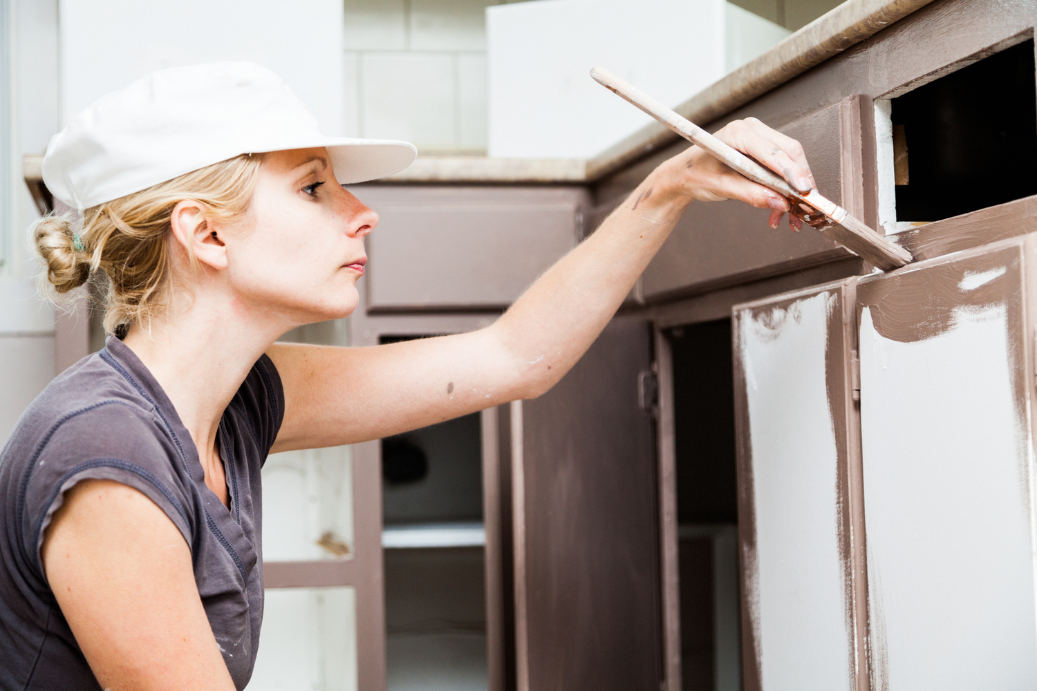 Guide to Refinishing Kitchen Cabinets on a Budget
