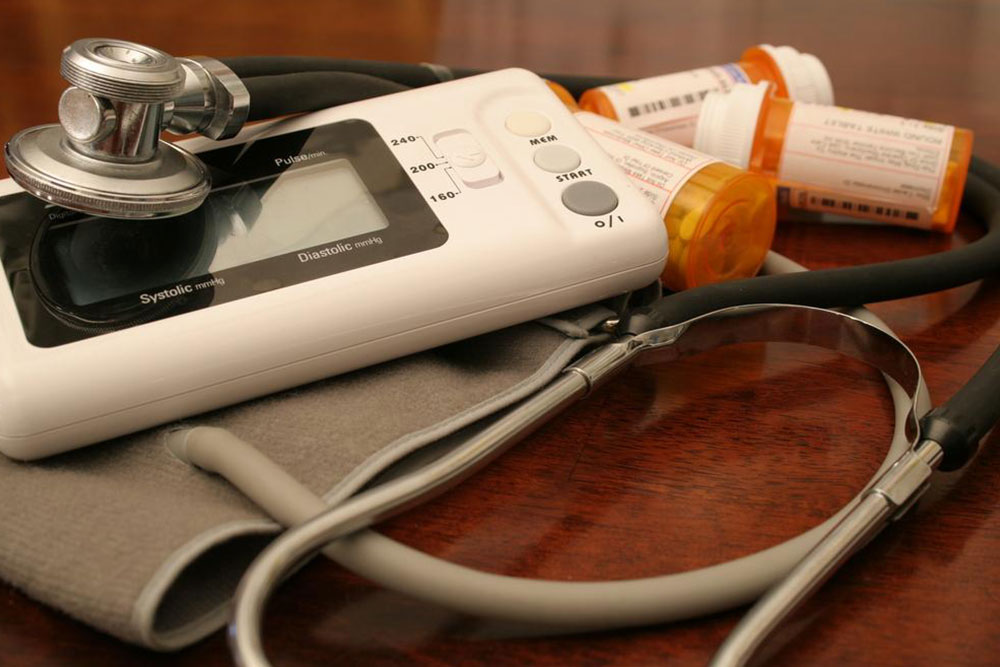 Comprehensive Guide to Reducing and Managing High Blood Pressure Naturally