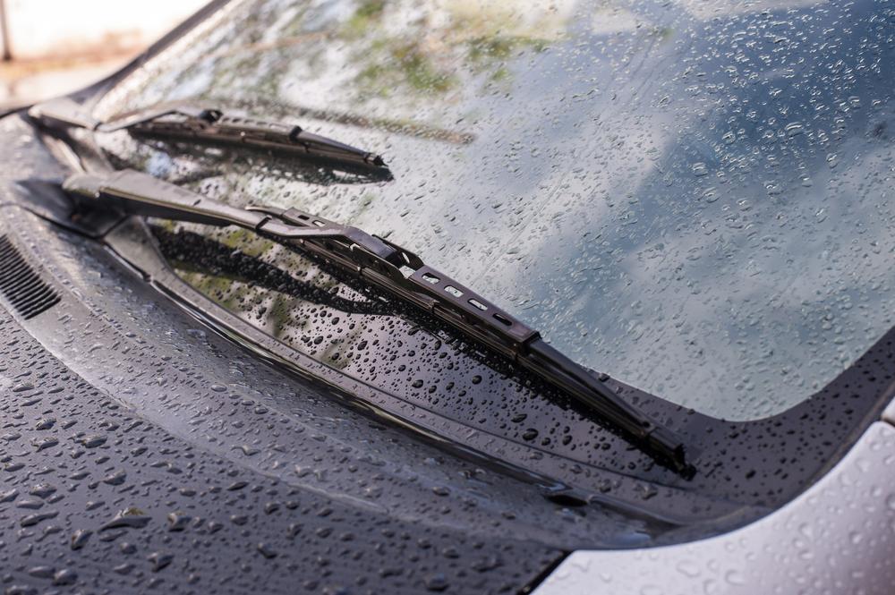 Guidance from Experts: Deciding Between Windshield Repair and Replacement