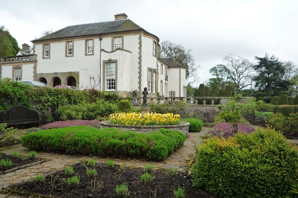 Creative Ideas for Designing a Charming Garden Space